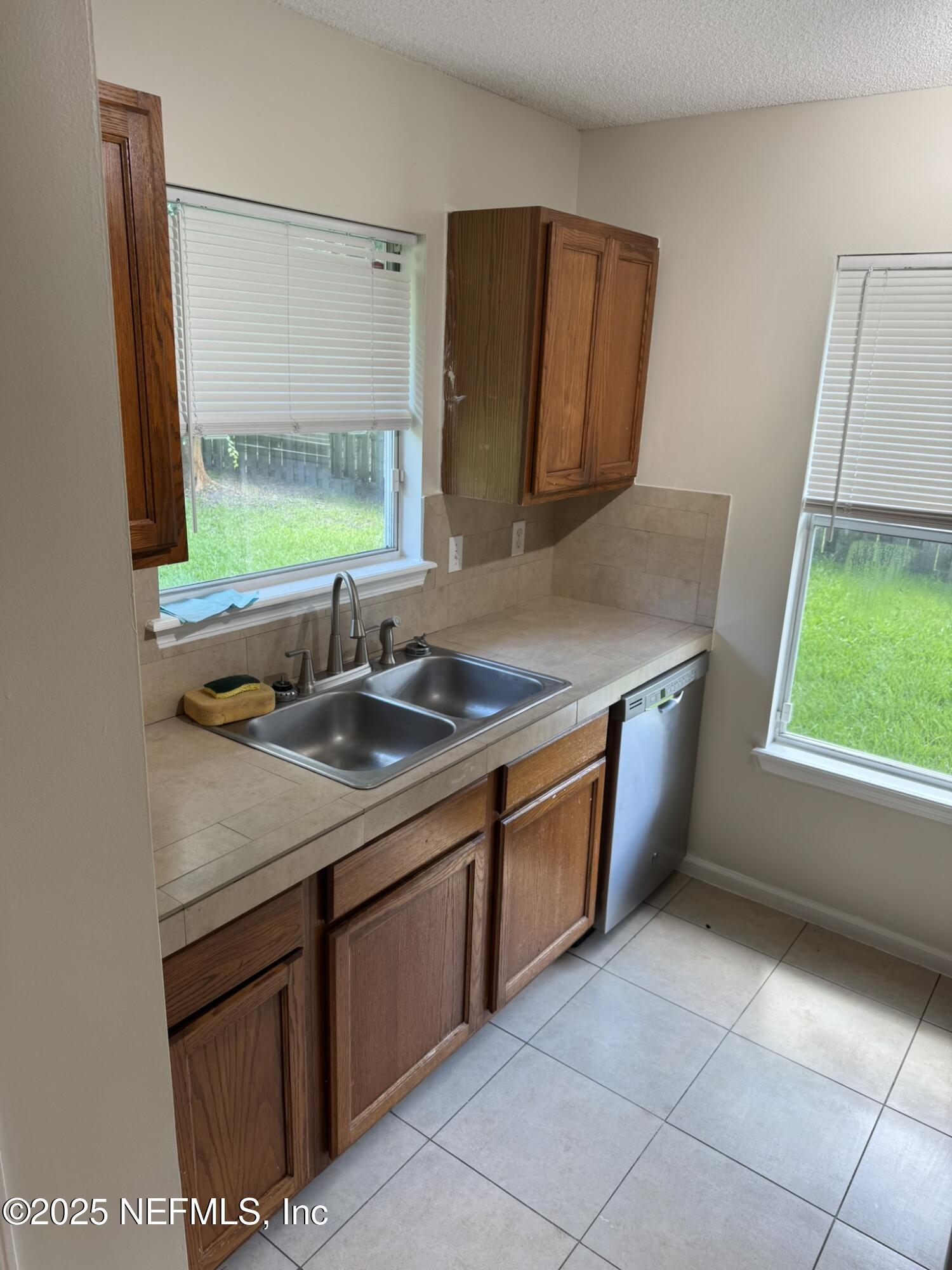 84042 St James Court Yulee, FL 32097 - Photo 10 of 44 a kitchen with a sink stove and mirror