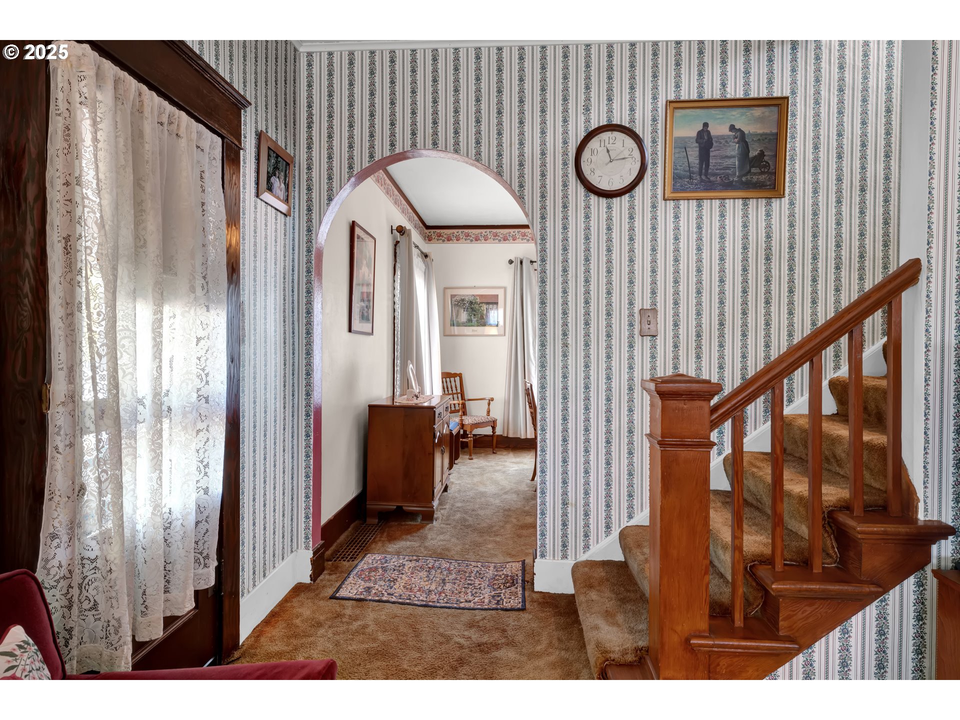 834 Southwest 9th Avenue Albany, OR 97321 - Photo 17 of 48 a view of living room kitchen and entryway