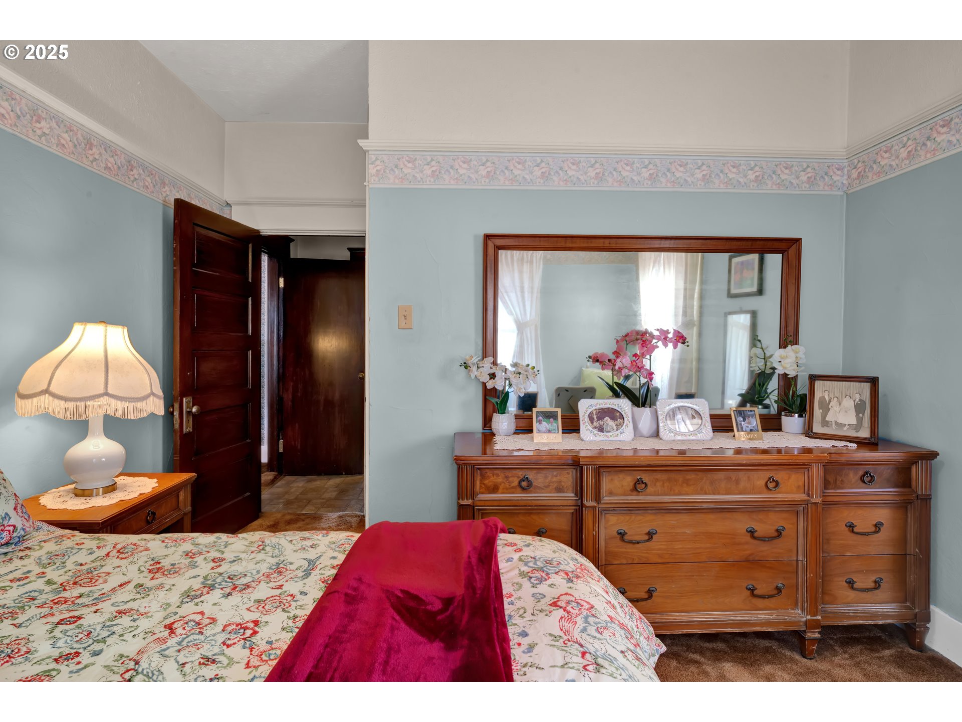 834 Southwest 9th Avenue Albany, OR 97321 - Photo 28 of 48 a bedroom with a bed and a dresser