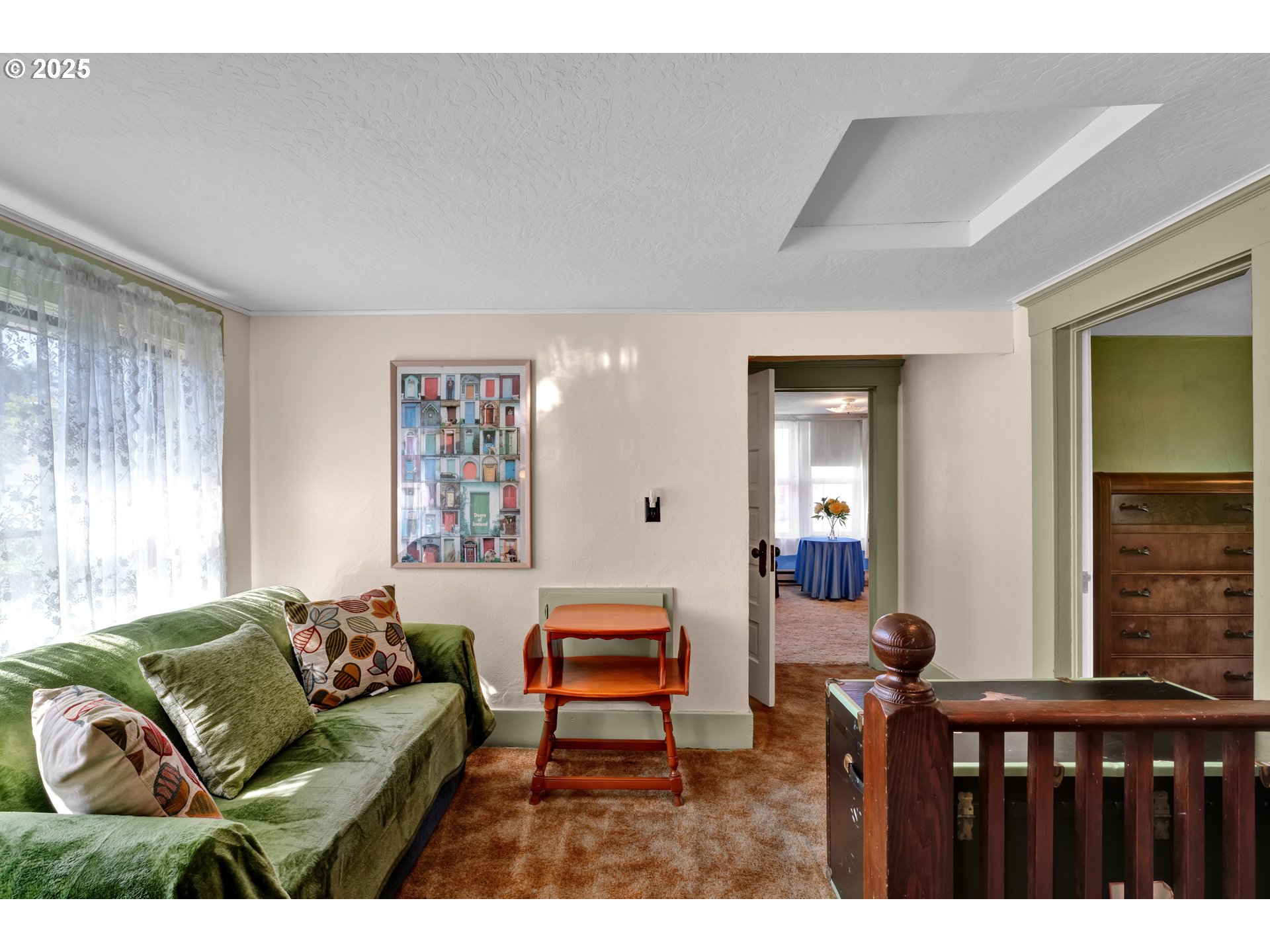 834 Southwest 9th Avenue Albany, OR 97321 - Photo 30 of 48 a living room with furniture