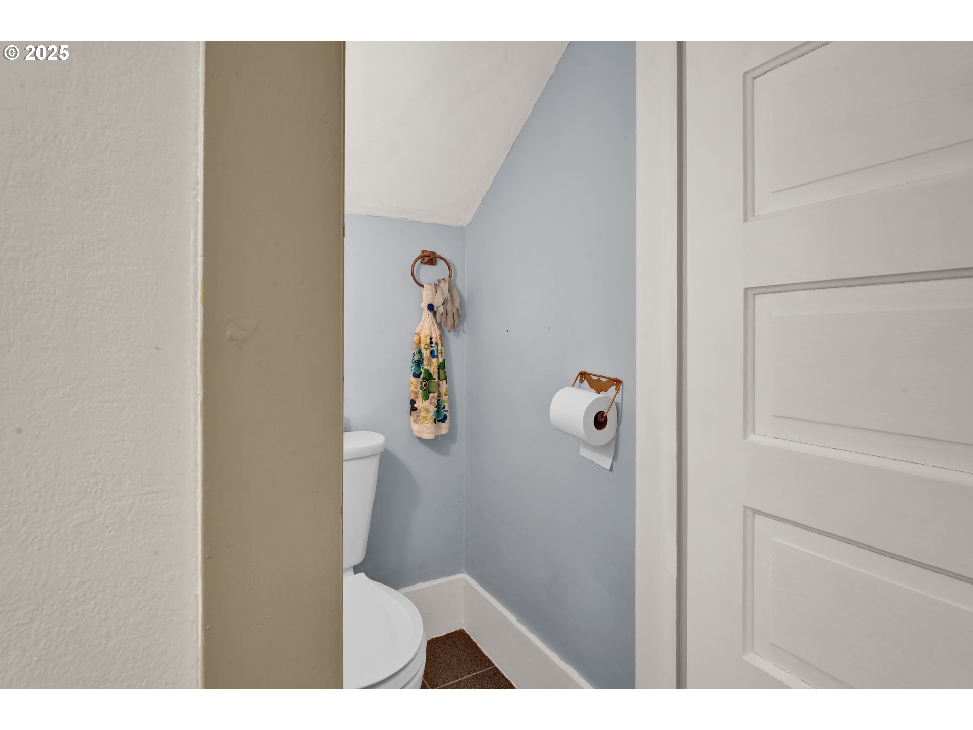 834 Southwest 9th Avenue Albany, OR 97321 - Photo 32 of 48 a picture of a bathroom