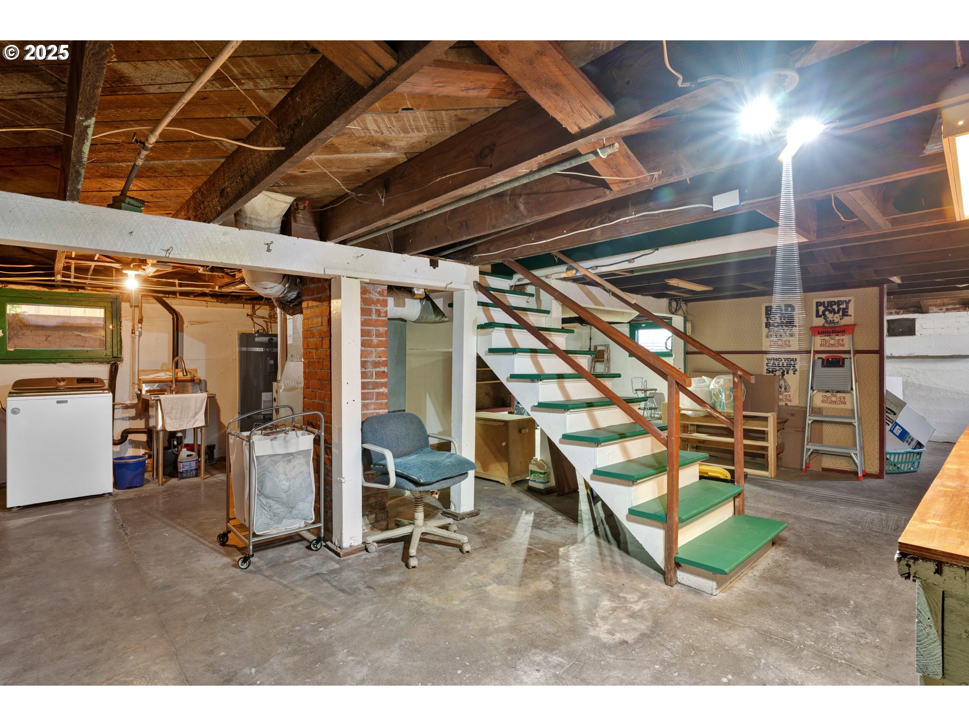 834 Southwest 9th Avenue Albany, OR 97321 - Photo 42 of 48 a view of a room with gym equipment