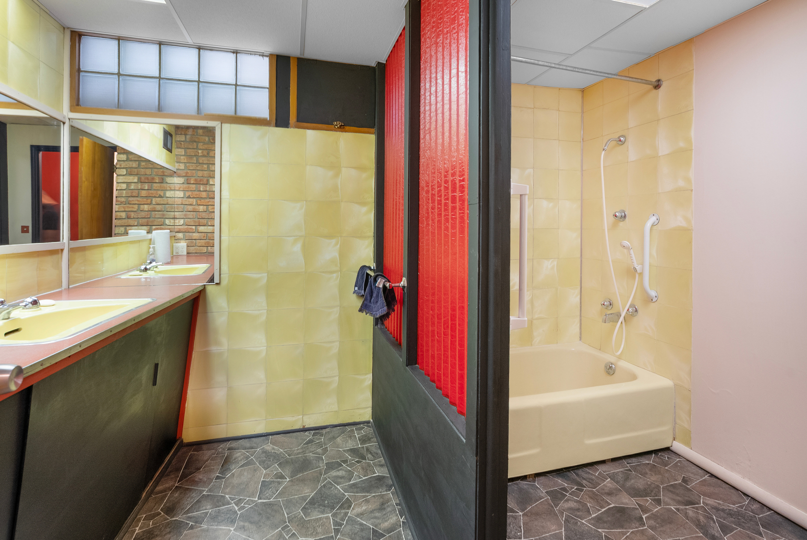 706 North 4th Street Ashton, IL 61006 - Photo 25 of 39 a bathroom with a bathtub and a shower
