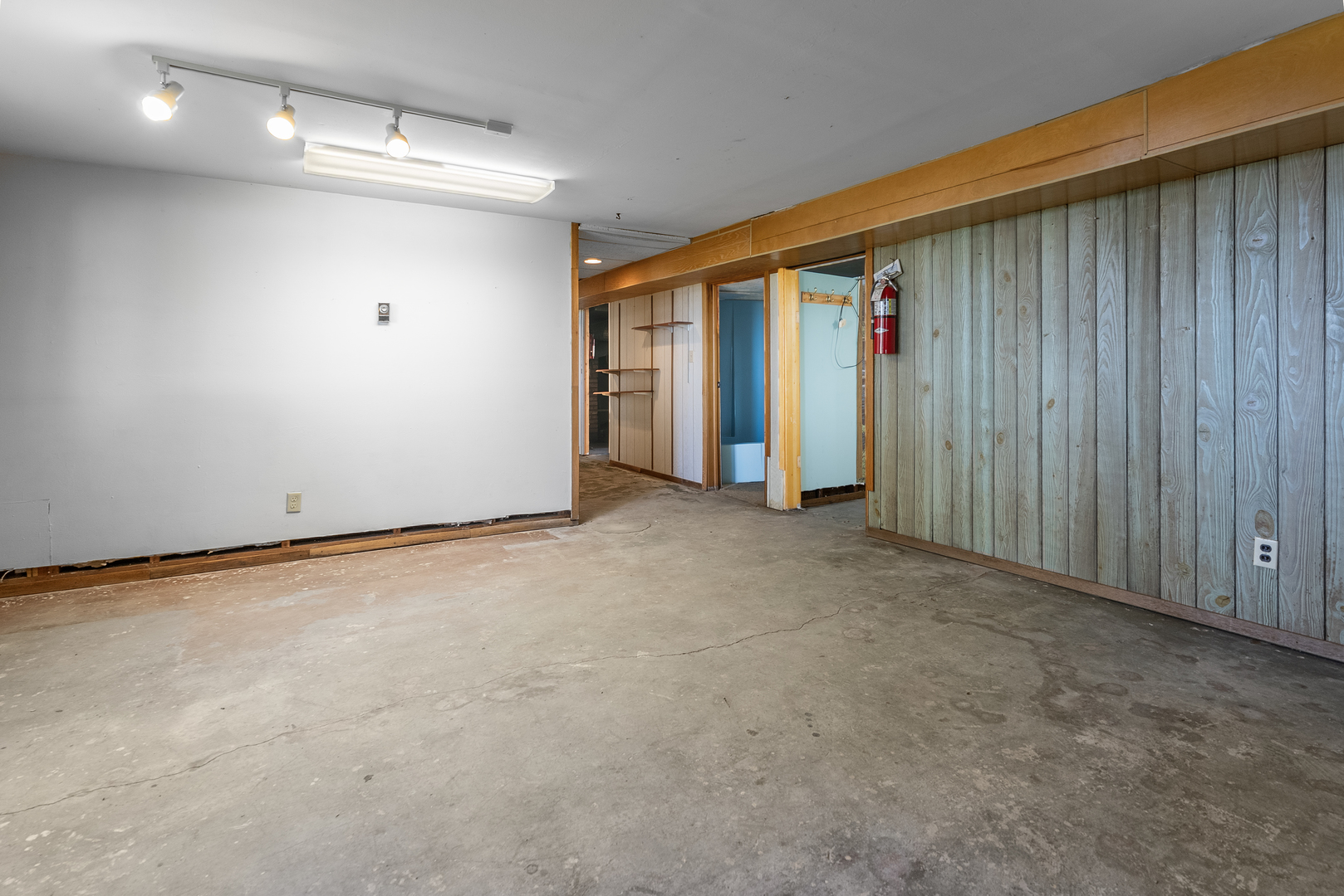 706 North 4th Street Ashton, IL 61006 - Photo 31 of 39 an empty room with windows