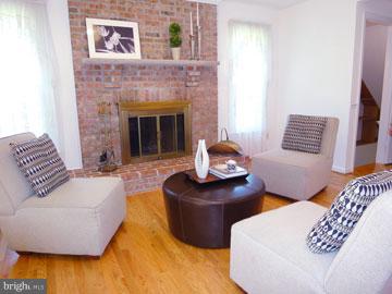 6871 Chelsea Road McLean, VA 22101 - Photo 11 of 25 Family Room