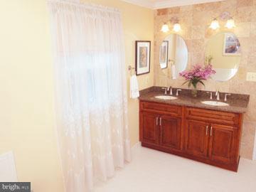 6871 Chelsea Road McLean, VA 22101 - Photo 25 of 25 Bath (Master)
