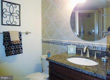 6871 Chelsea Road McLean, VA 22101 - Photo 7 of 25 Bath