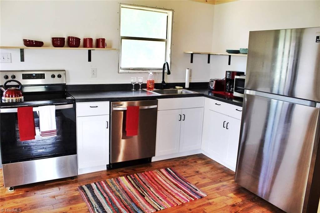 870 Layell Road Elkin, NC 28621 - Photo 6 of 19