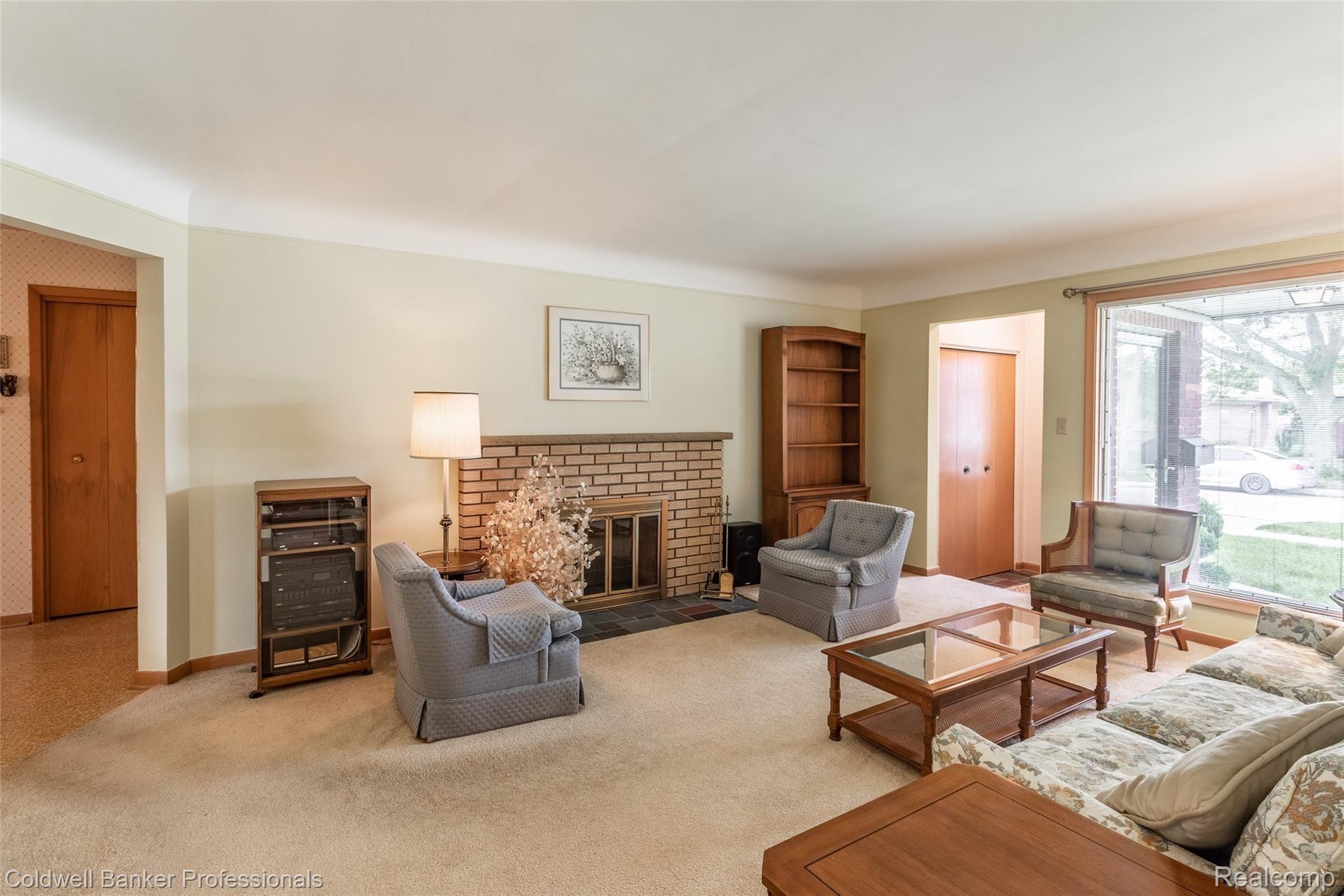 11128 Racine Road Warren, MI 48093 - Photo 5 of 27 Racine-13.jpg