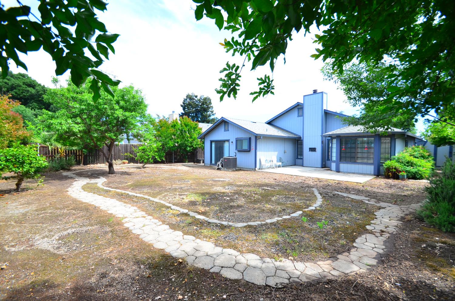 243 Rio Mesa Court Galt, CA 95632 - Photo 43 of 47 Stone Paver Pathways