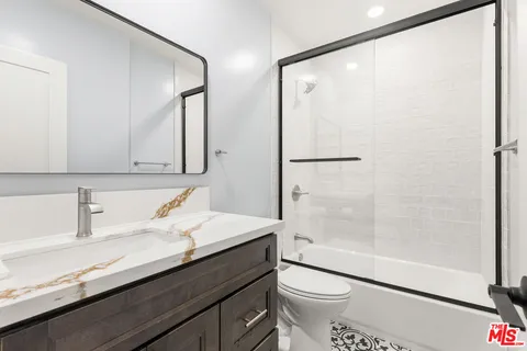 $5,750 | 205 44th Street, Unit A, Manhattan Beach, CA 90266