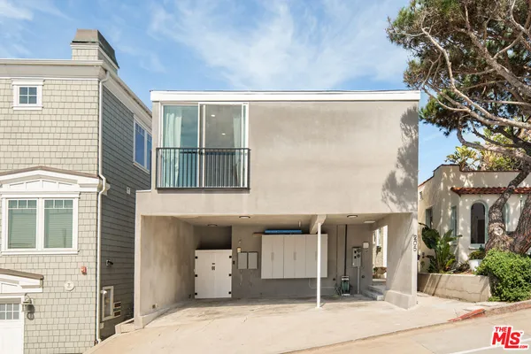 $5,750 | 205 44th Street, Unit A, Manhattan Beach, CA 90266