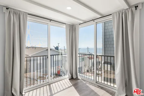 $5,750 | 205 44th Street, Unit A, Manhattan Beach, CA 90266