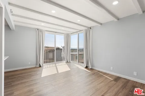 $5,750 | 205 44th Street, Unit A, Manhattan Beach, CA 90266