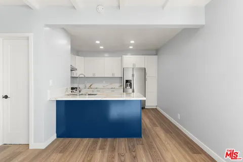 $5,750 | 205 44th Street, Unit A, Manhattan Beach, CA 90266