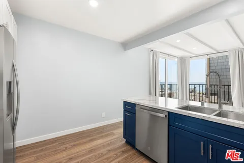 $5,750 | 205 44th Street, Unit A, Manhattan Beach, CA 90266