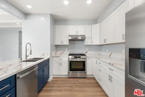 $5,750 | 205 44th Street, Unit A, Manhattan Beach, CA 90266