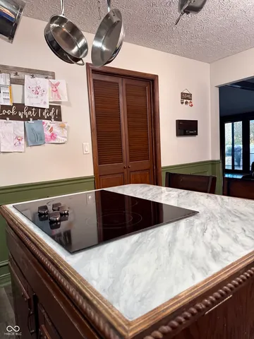 $335,000 | 263 Queensway Drive, Avon, IN 46123