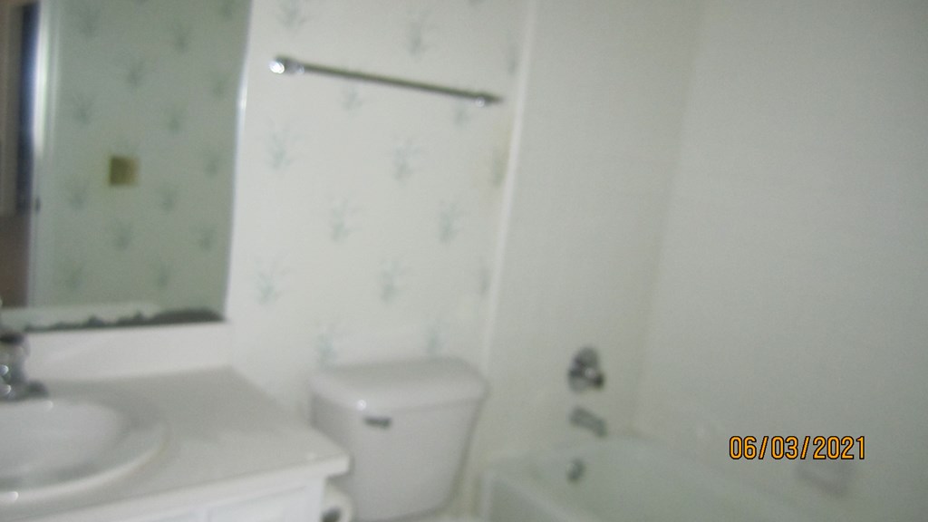 2250 15th Street, Unit 8 Columbus, GA 31906 - Photo 8 of 14 a close up of a bathtub