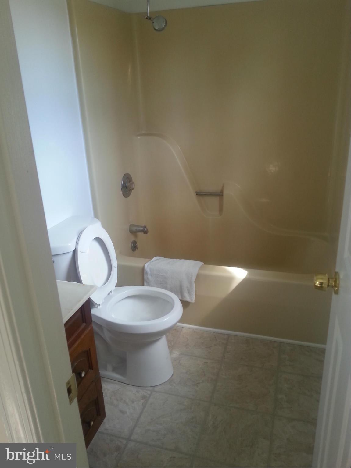 1809 Glenarm Road Edgewater, MD 21037 - Photo 3 of 7 Bath (Master)