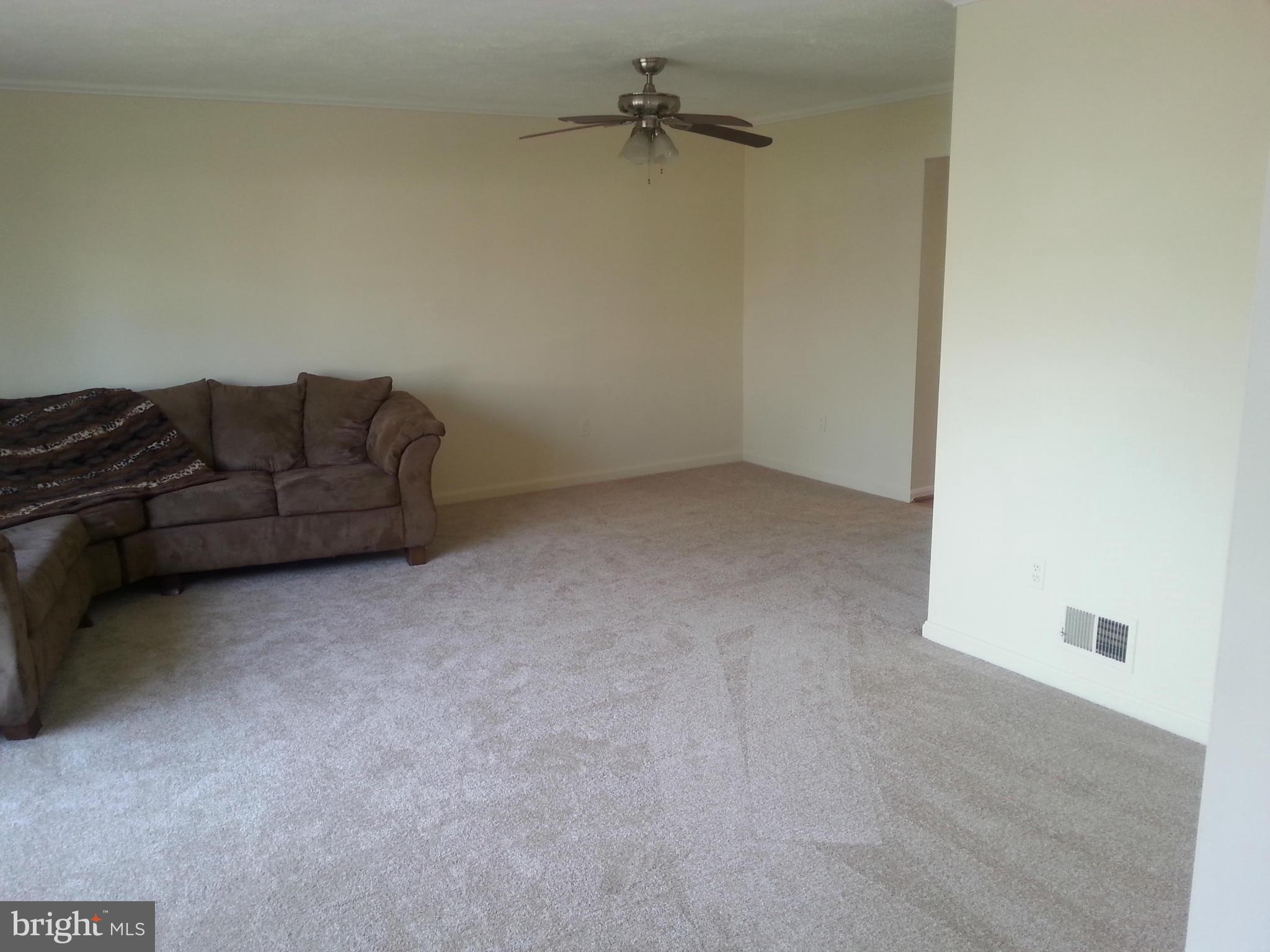 1809 Glenarm Road Edgewater, MD 21037 - Photo 4 of 7 Living Room