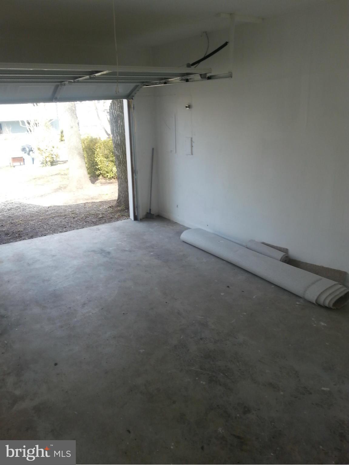 1809 Glenarm Road Edgewater, MD 21037 - Photo 6 of 7 Garage