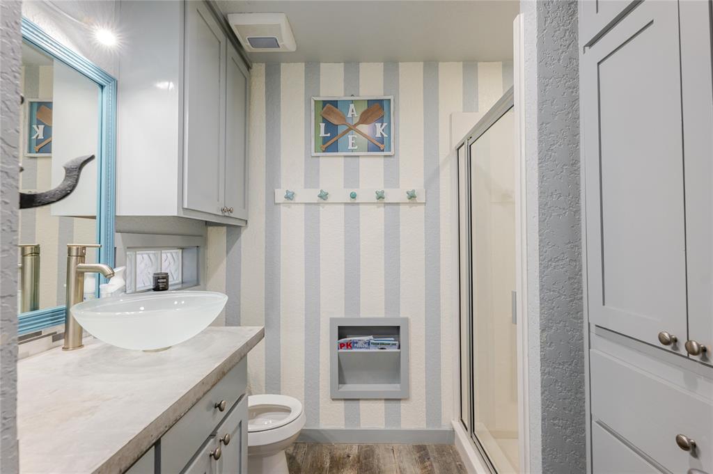 3005 Upcreek Alley, Unit 4 Strawn, TX 76475 - Photo 12 of 29 a bathroom with a sink a toilet and shower curtain