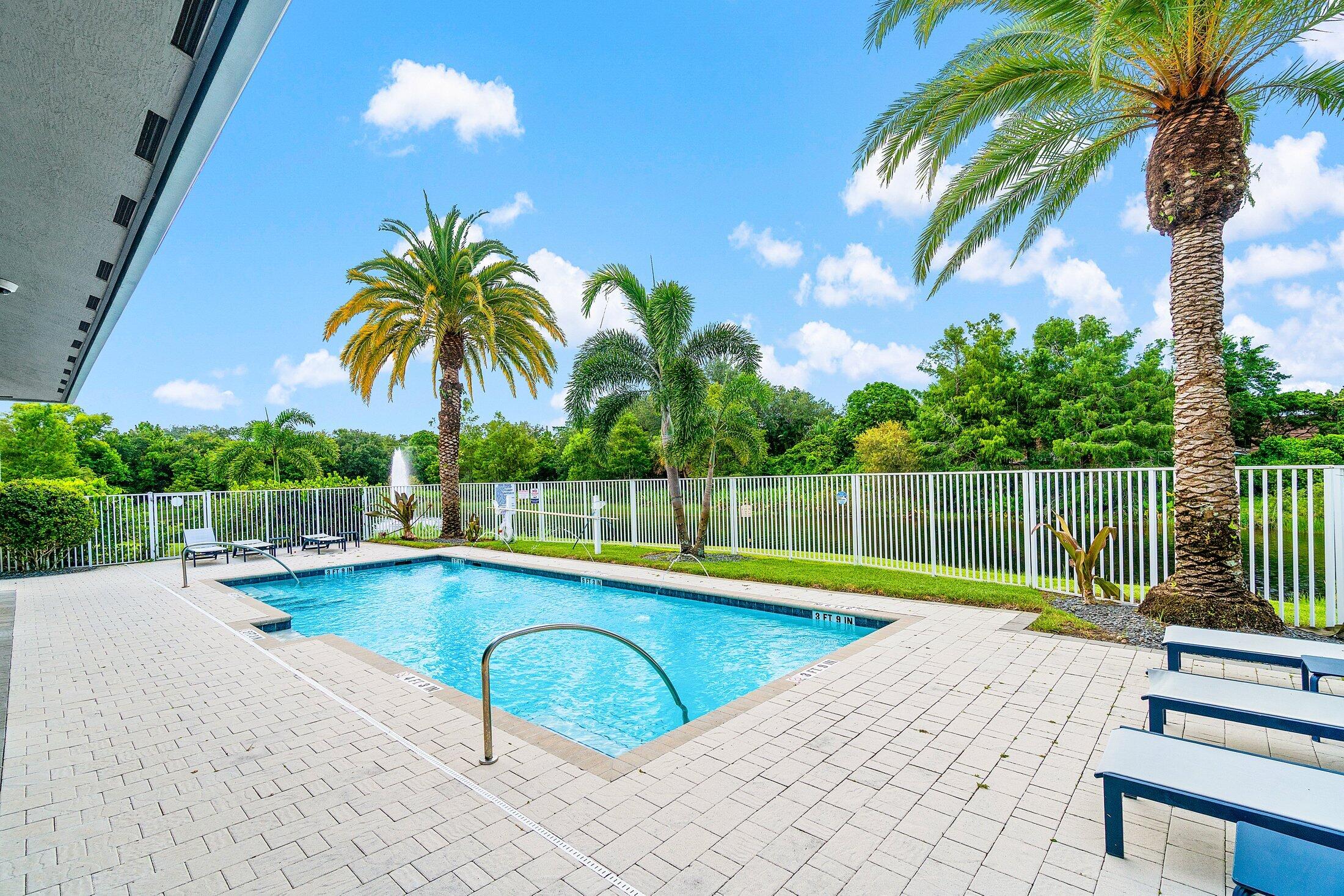 4821 Pointe Midtown Road Palm Beach Gardens, FL 33418 - Photo 33 of 34 Pool View