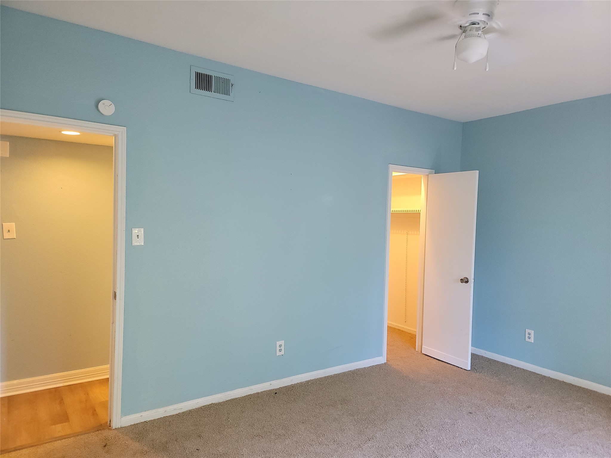 2100 Tanglewilde Street, Unit 600 Houston, TX 77063 - Photo 7 of 21 a view of an empty room with a window
