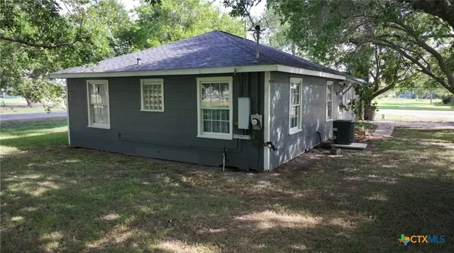 $199,900 | 601 South 9th Street, Seadrift, TX 77983