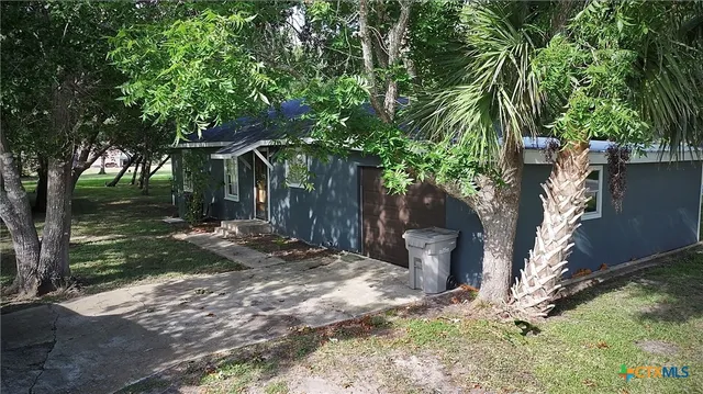 $199,900 | 601 South 9th Street, Seadrift, TX 77983