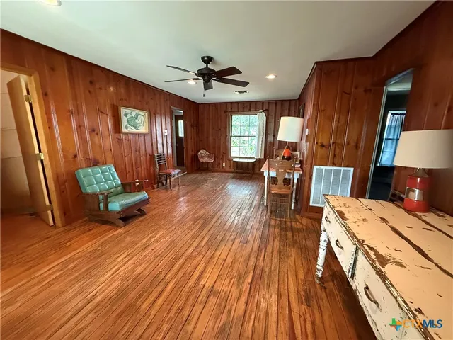 $199,900 | 601 South 9th Street, Seadrift, TX 77983