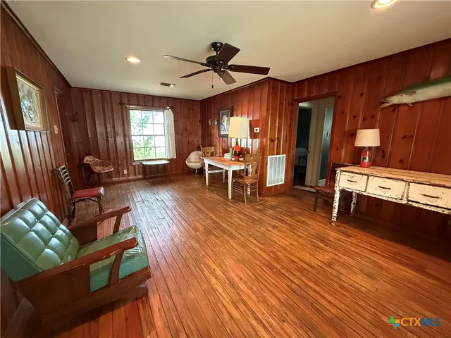 $199,900 | 601 South 9th Street, Seadrift, TX 77983