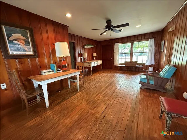 $199,900 | 601 South 9th Street, Seadrift, TX 77983