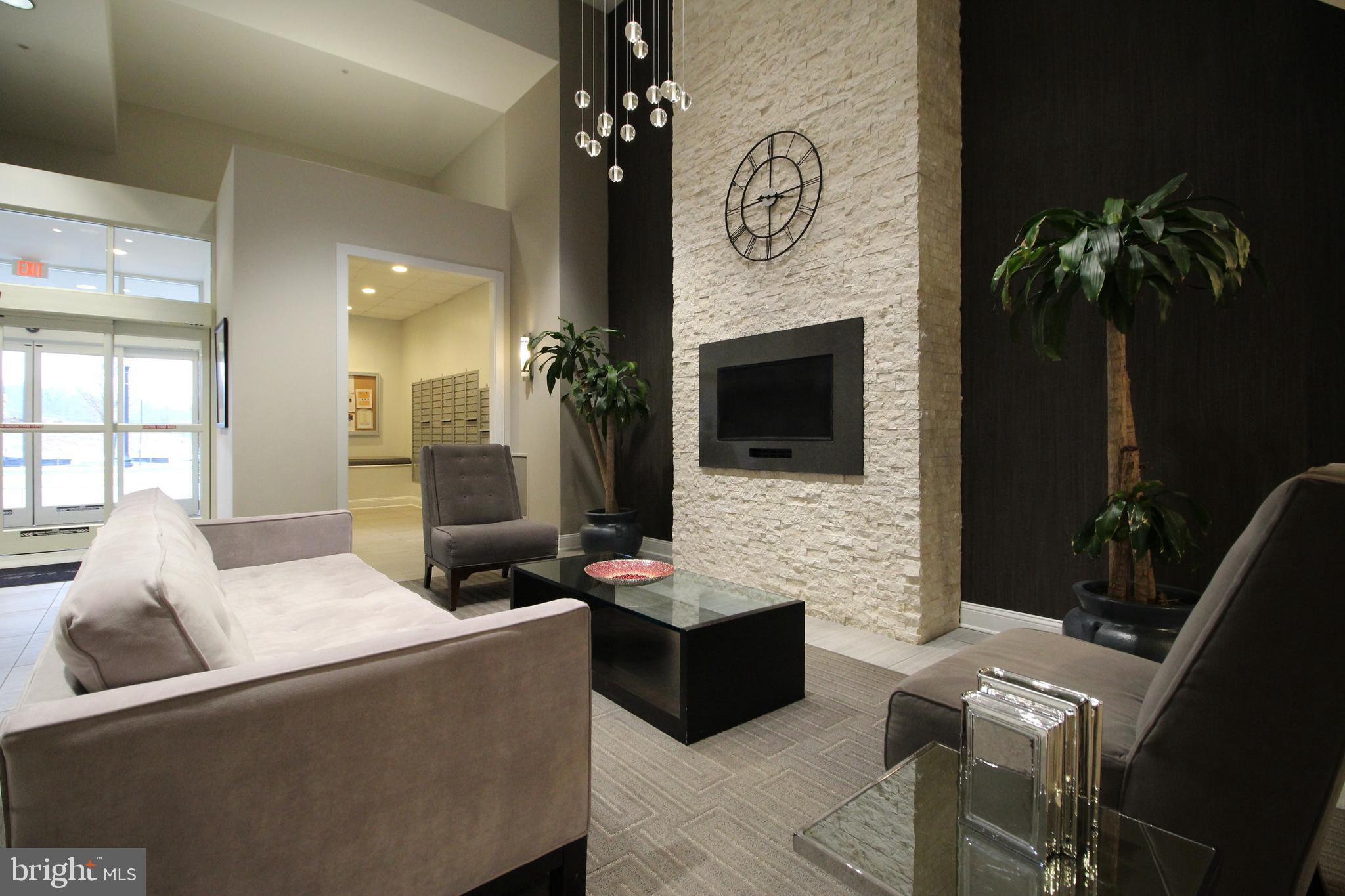 6301 Edsall Road, Unit 418 Alexandria, VA 22312 - Photo 3 of 20