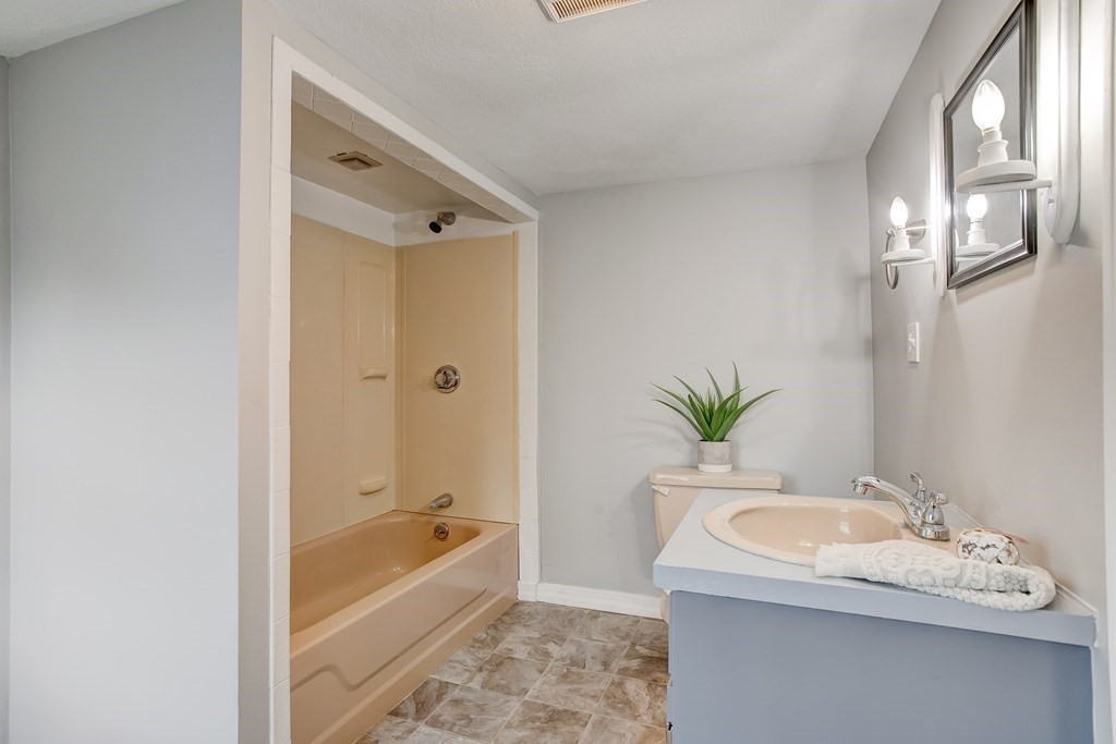 14 Bay Road Revere, MA 02151 - Photo 12 of 17