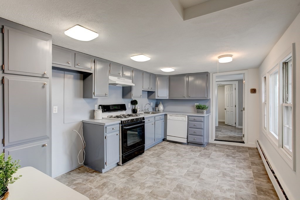 14 Bay Road Revere, MA 02151 - Photo 4 of 17