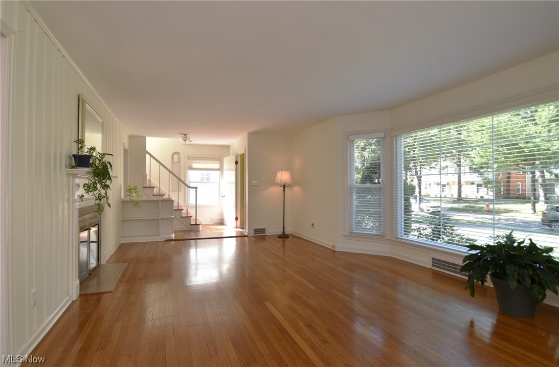2295 Loyola Road Cleveland, OH 44118 - Photo 4 of 34