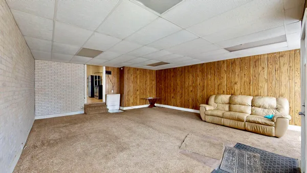 a view of livingroom with furniture and ceiling fan