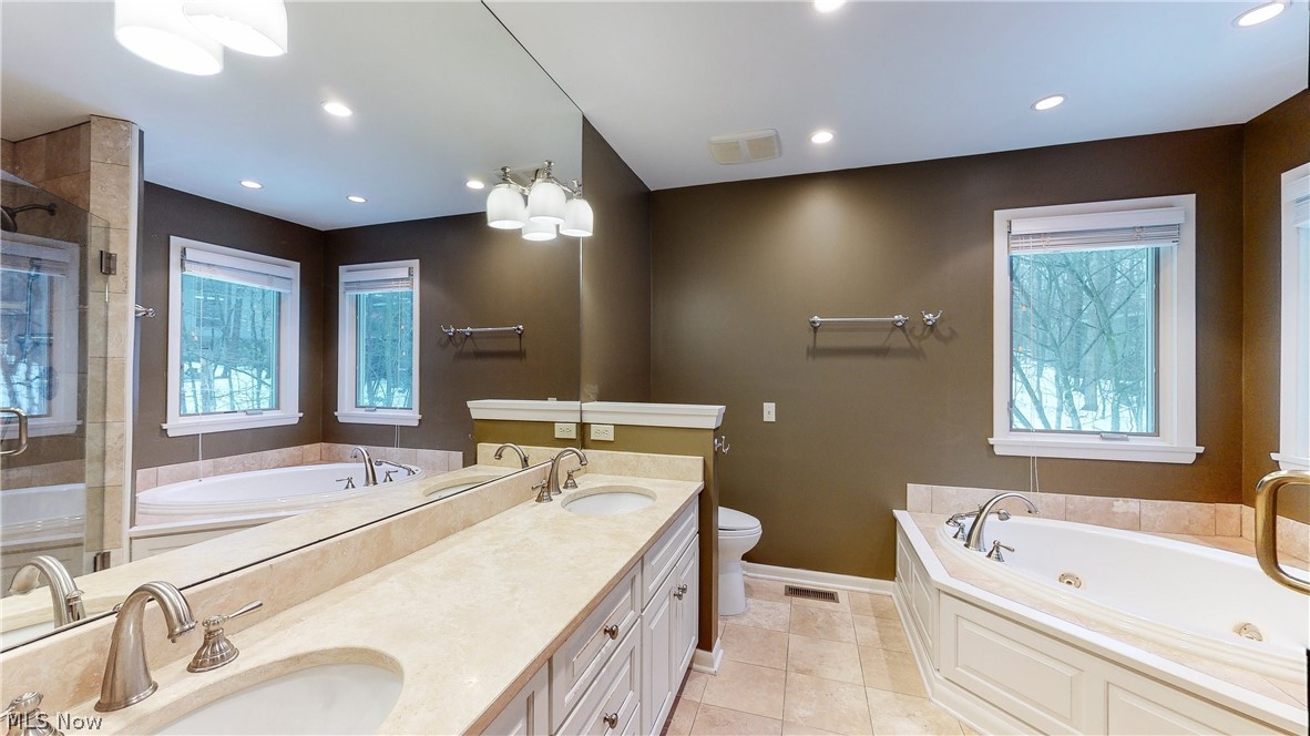 29550 Bolingbrook Road Pepper Pike, OH 44124 - Photo 14 of 24 Owners suite bath