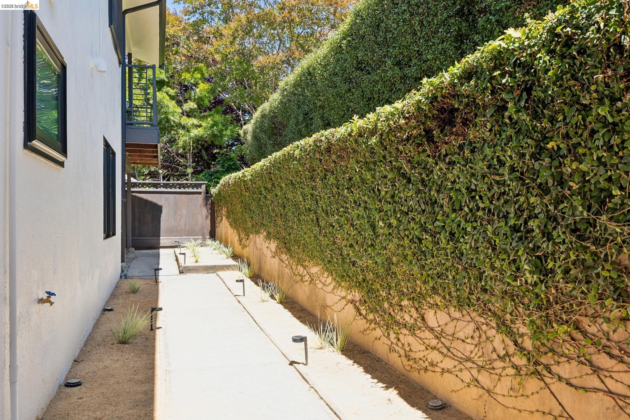 921 Underhills Road Oakland, CA 94610 - Photo 70 of 97