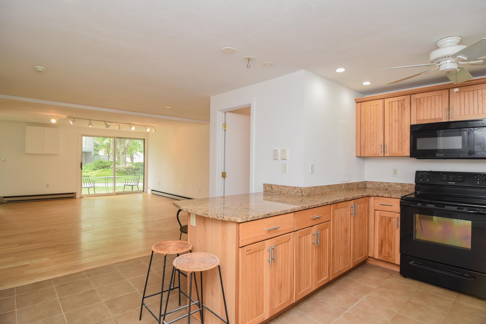 23 Cusack Road, Unit 10 Hampton, NH 03842 - Photo 10 of 39