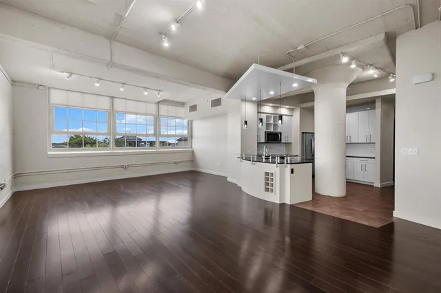 $525,000 | 2600 West 7th Street, Unit 1439, Fort Worth, TX 76107