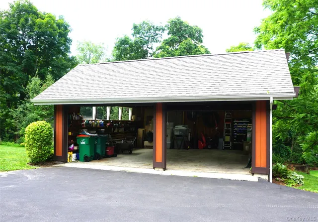 $725,000 | 207 East Hook Road, Hopewell Junction, NY 12533