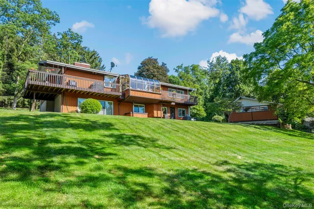 $725,000 | 207 East Hook Road, Hopewell Junction, NY 12533