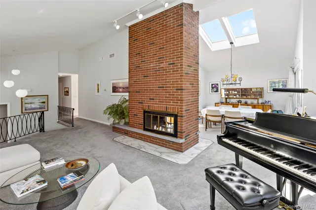 $725,000 | 207 East Hook Road, Hopewell Junction, NY 12533