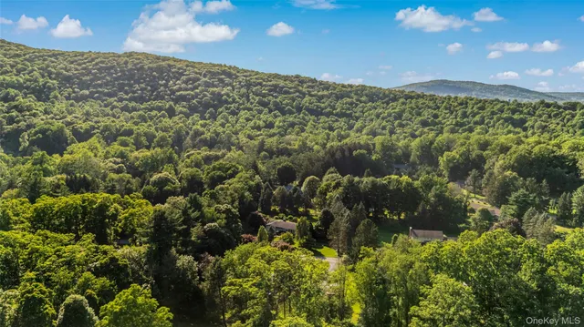 $725,000 | 207 East Hook Road, Hopewell Junction, NY 12533