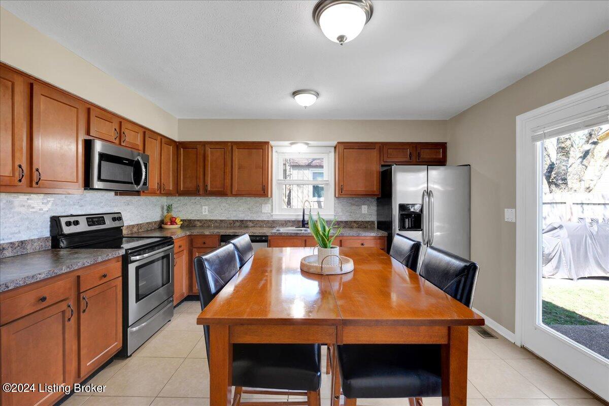 7211 Ridge Creek Road Louisville, KY 40291 - Photo 8 of 33 15-7212 Ridge Creek Rd-115