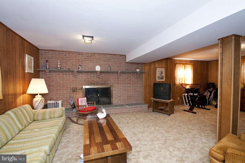 10568 Gateridge Road Cockeysville, MD 21030 - Photo 10 of 12 Family Room