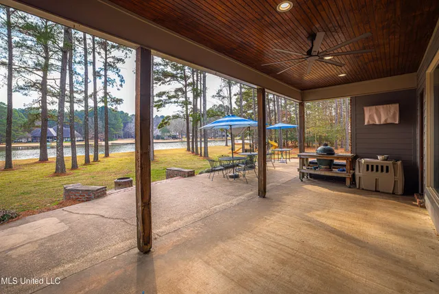 $900,000 | 167 Lakeshire Circle, Canton, MS 39046